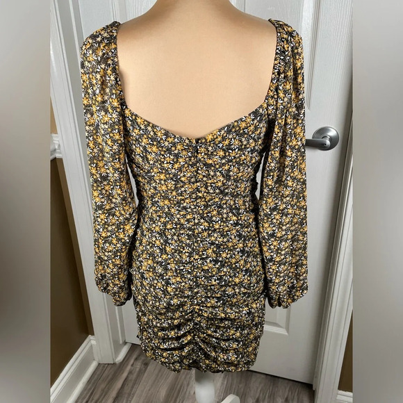 Lush‎ Black Ruched Sheath Mini Dress Size Small Yellow
Sweetheart Ruffle NEW - Picture 16 of 16